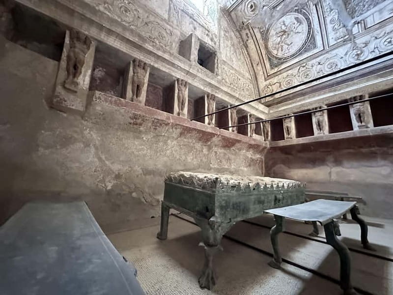Pompeii: Exclusive Tour with Archaeologist and Entry Tickets - The houses that show status: House of the Vettii and House of the Faun
