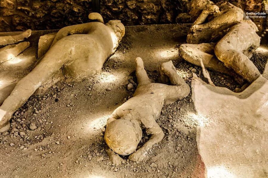 Pompeii: Group Tour with an Archeologist Guide - Headsets, Guide Style, and Keeping Up in a Larger Group