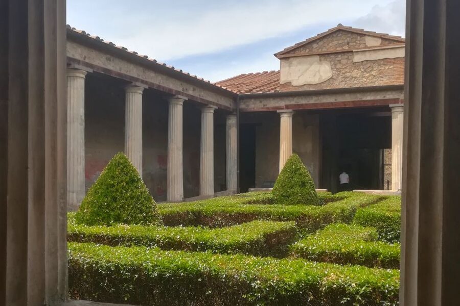 Pompeii: Guided Tour with Archaeologist with max. 12 People - Timing tips: what to bring for a comfortable walk