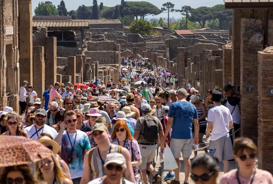 Pompeii: Skip-the-Line Entry & Audioguide - Aqueducts, fountains, baths, shops, and homes on your own rhythm