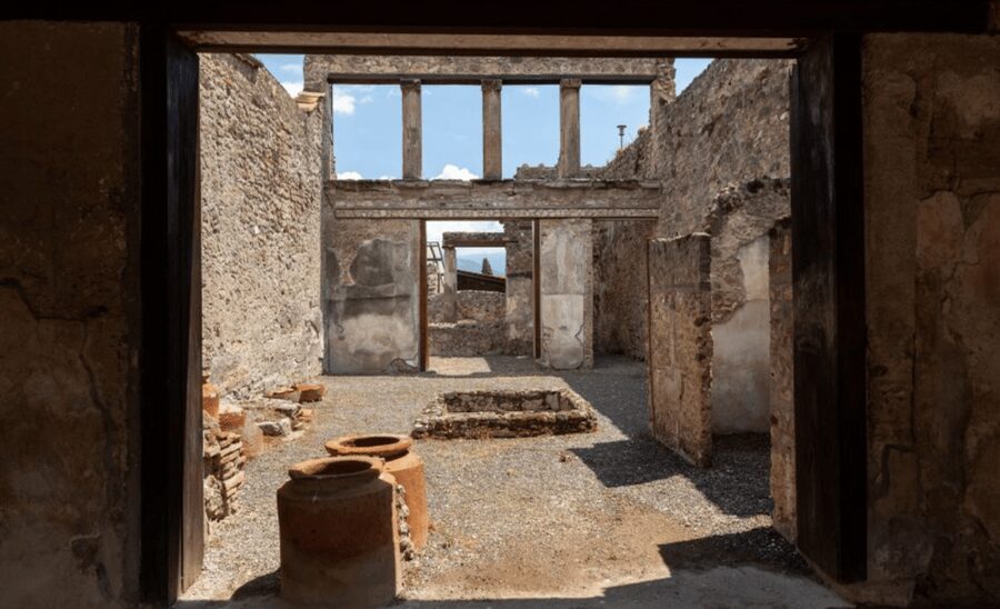 Pompeii: Skip-the-Line Entry Ticket with Audio Guide or Tour - Two ways to experience Pompeii: optional art historian tour or self-guided audio