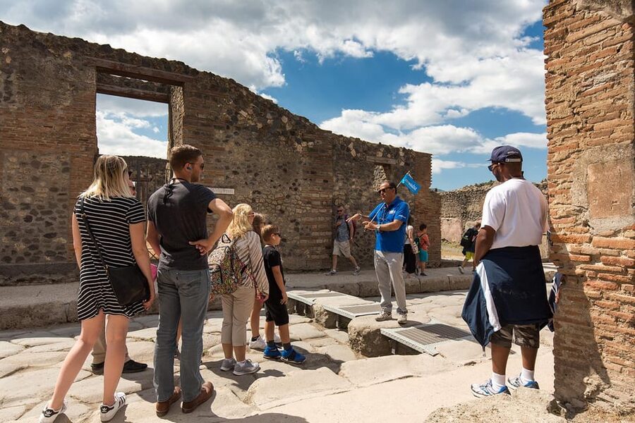 Pompeii: Skip-the-Line Guided Tour - Amphitheater time: short, sweet, and photo friendly