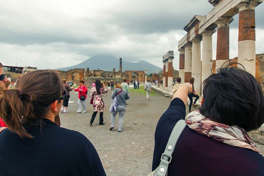 Pompeii: Skip-the-Line Guided Tour with Expert Archaeologist - Practical packing list for Pompeii heat and long stone steps