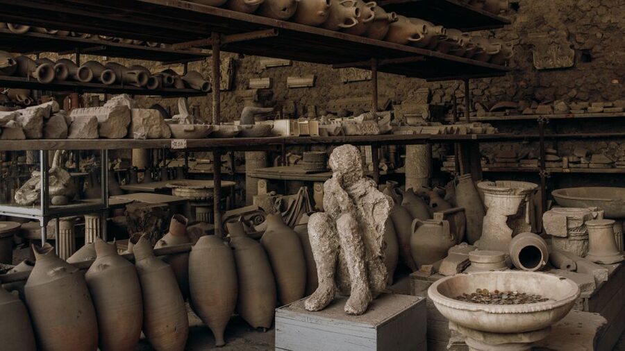 Pompeii: Skip-the-Line Guided Tour with Expert Archaeologist - Meeting point at Via Villa dei Misteri, 1, and how to avoid the first-day stress
