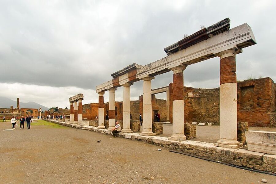 Pompeii: Skip-the-Line Guided Tour with Expert Archaeologist - Express option vs longer route, and how to pick the right time