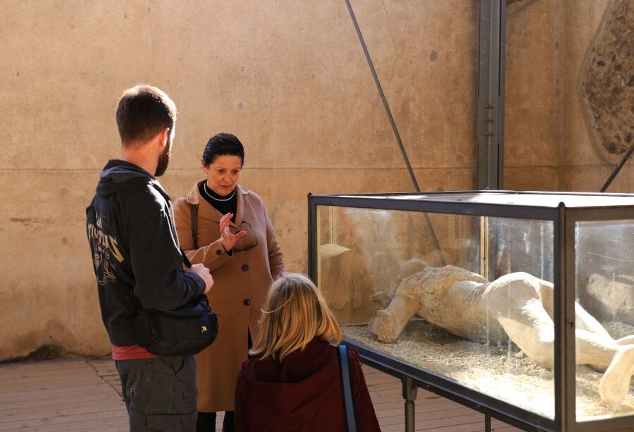 Pompeii: Skip-the-Line Tickets and Tour with Archaeologist - What the archaeologist actually brings to the ruins