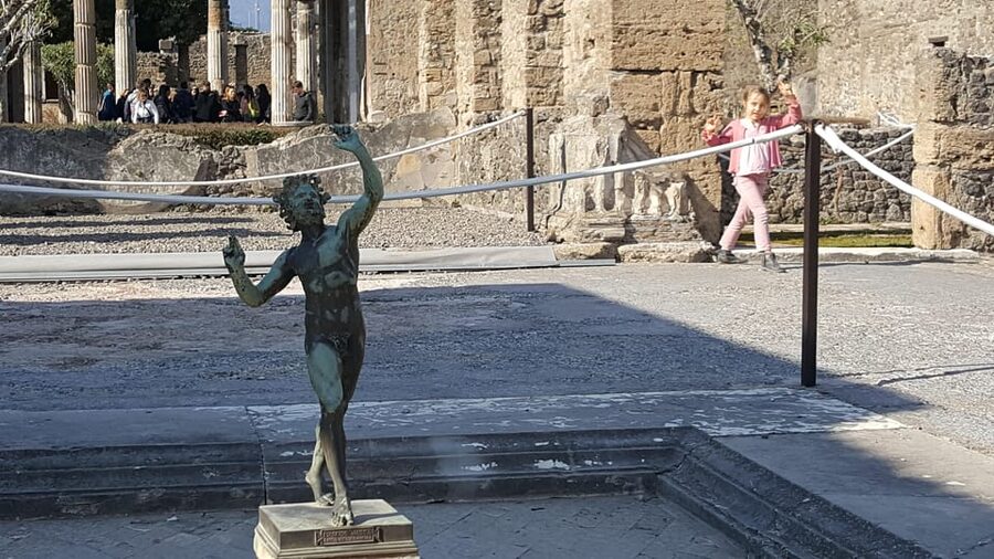 Pompeii: Skip-the-Line Tickets and Tour with Archaeologist - Ovens, bakeries, and the smell you can almost imagine