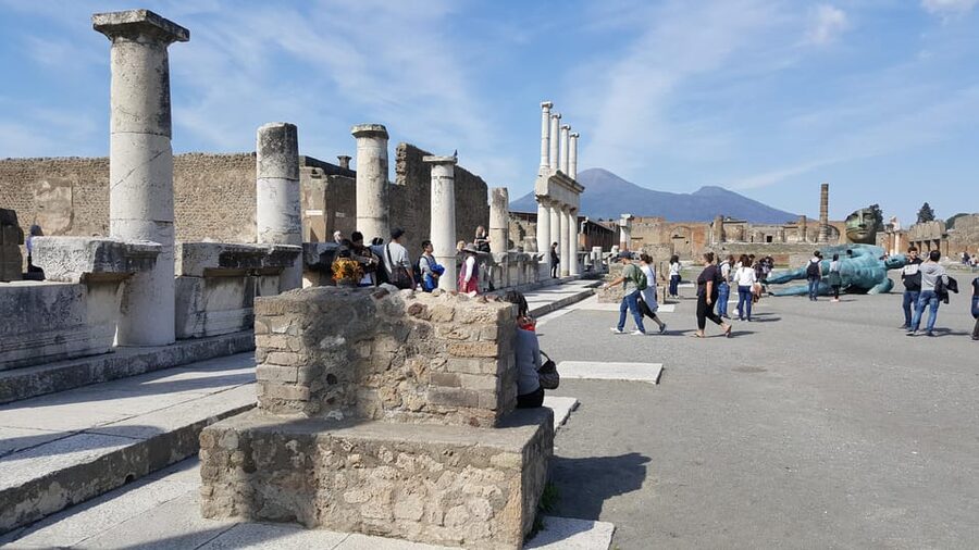 Pompeii: Skip-the-Line Tickets and Tour with Archaeologist - The gymnasium and triclinium: leisure, training, and social status