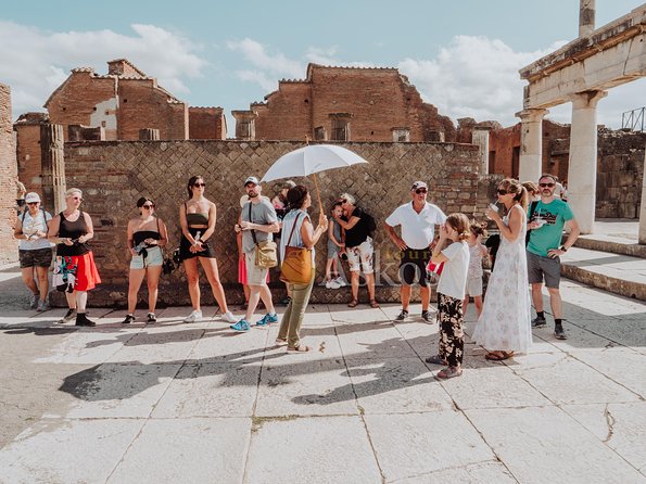 Pompeii Small Group Tour with an Archaeologist - Why this Pompeii tour feels manageable in two hours