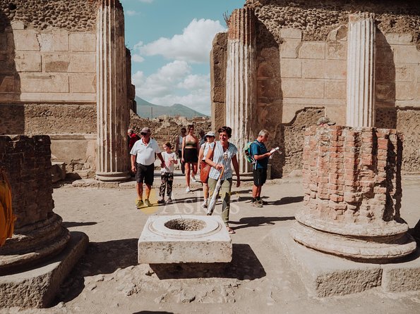 Pompeii Small Group Tour with an Archaeologist - Lupanar brothel ruins and the House of the Faun’s scale