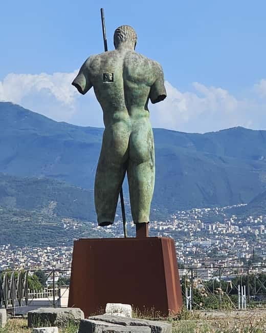 Pompeii: Tour with Archaeologist Guide & Skip-the-Line Entry - Guides make the crowd manageable, not just educational