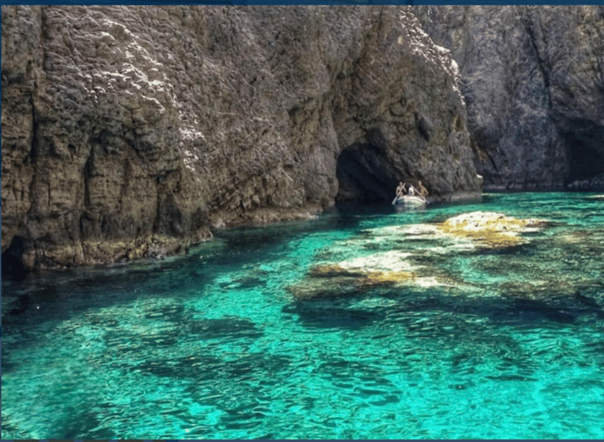 Ponza/Palmarola boat tour with lunch on board - Lunch on board: pasta, bruschetta, wine, coffee, and extra drinks