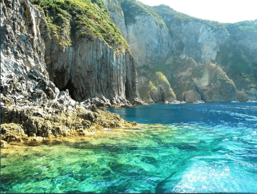 Ponza/Palmarola boat tour with lunch on board - The boat setup: comfort for a 6-hour sea day