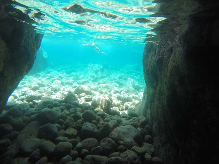 Ponza: Palmarola & Ponza Island Cruise with Swimming & Lunch - Lunch on Board: Pasta, Wine, Water, and Coffee