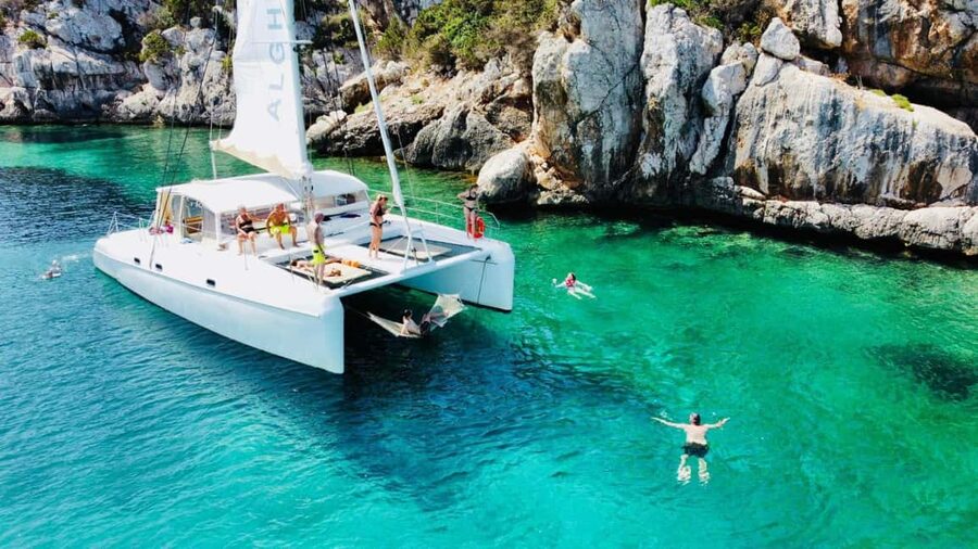 Porto Conte: Half-day catamaran tour with aperitif - Porto Conte Natural Park is the whole point