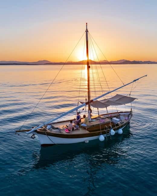Porto San Paolo: Vintage Cruise Sunset Aperitif to Tavolara - Sailing to Tavolara: The Silhouette Moment You Can’t Fake