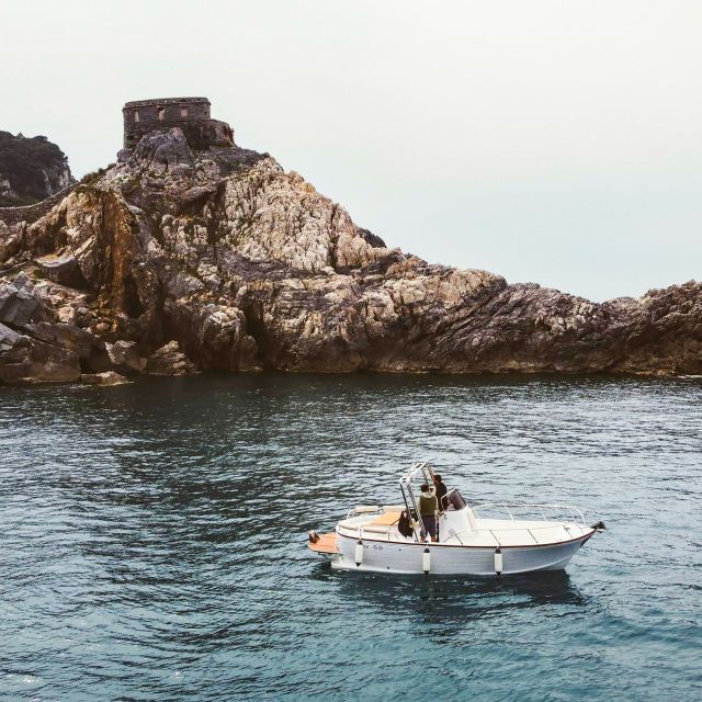 Portovenere: Isola Palmaria, Tino, and Tinetto Boat Tour - Tinetto Island: quick photo time with big atmosphere