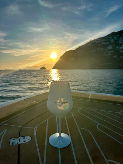 Positano: Shared Sunset Cruise - On-Board Vibe: Speakers, WiFi, Prosecco, and Snacks
