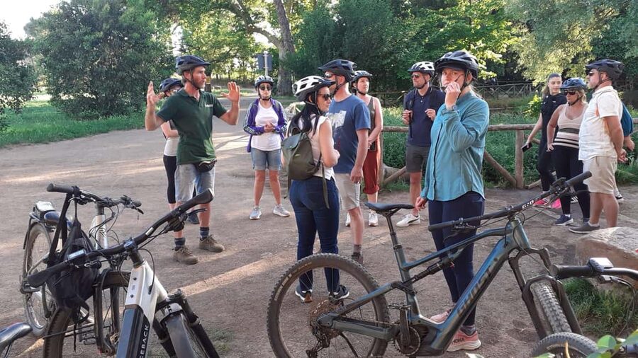 Rome: Appian Way E-Bike Tour Catacombs, Aqueducts & Picnic - How guides keep the day fun and safe, in real traffic