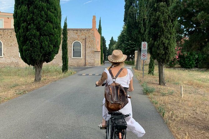 Rome:Appian Way E-bike Tour, Catacombs, Aqueducts & Transfer - Torre Fiscale and Caffarella Park: riding between Roman layers