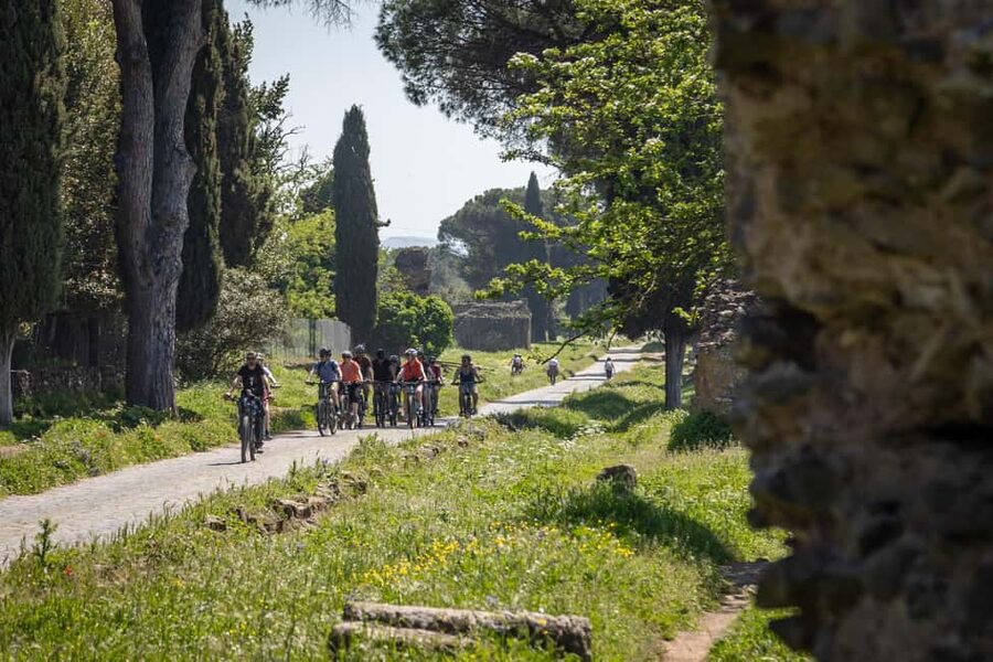 Rome:Appian Way E-bike Tour with Catacombs, Aqueducts & Food - Getting set up with your CUBE PRO 120 and the guide team
