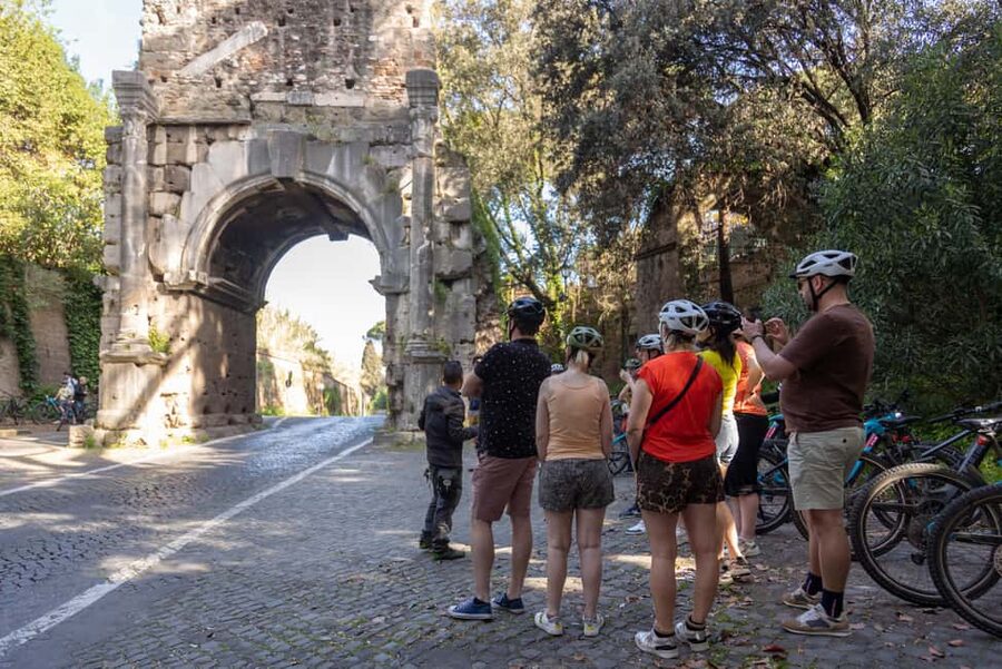 Rome:Appian Way E-bike Tour with Catacombs, Aqueducts & Food - Lunch or aperitivo: a real break, not just a token stop