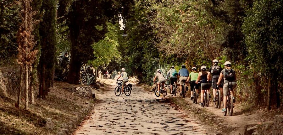 Rome: Appian Way & Roman Aqueducts Guided E-Bike Tour - The First Segments: Aurelian Walls and Catacombs Area as Your Welcome to Rome Outside the Core