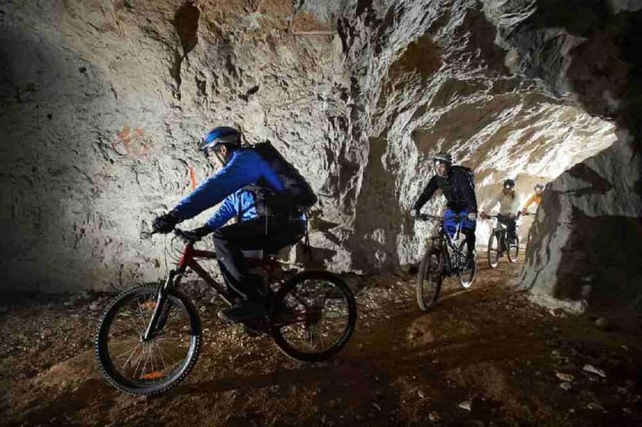 Rome: Appian Way Underground Catacombs Bike Tour with Lunch - Tomb of Cecilia Metella and the way the route flows