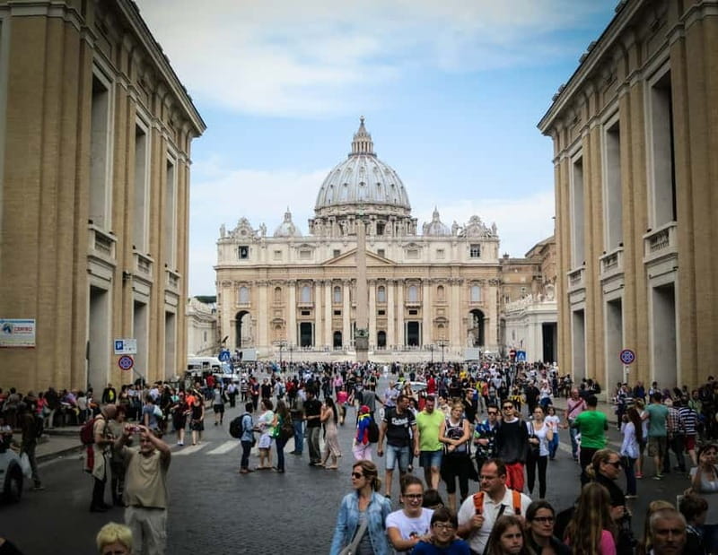 Rome: Audience Pope Leo XIV with guided tour - St. Peter’s Square Walk-Through: Architecture You Can Actually See