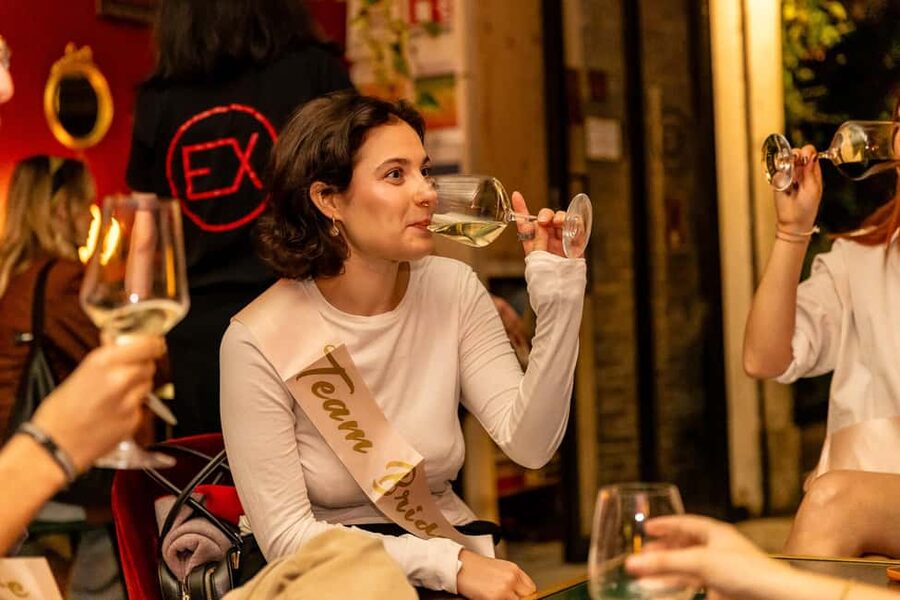 Rome: Bar Crawl with Local Guide & Drinks - Who this bar crawl fits best