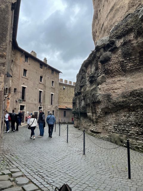 Rome: Castel Sant’Angelo Skip-the-Line Ticket & Audio Guide - Photographing Ponte Sant’Angelo and the River Scene
