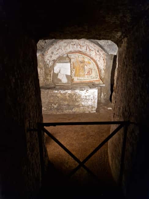 Rome: Catacombs Skip-the-Line Tour with Tickets - Pagan to Christian Rome: how your guide turns the tunnel walk into a story