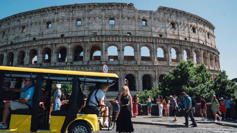Rome: City Highlights Golf Cart Tour with Local Guide - Piazza Venezia and the Altar of the Fatherland View
