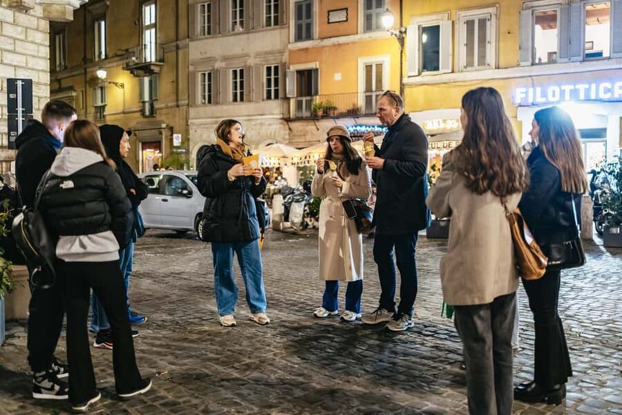 Rome: City Highlights Moonlight Walking Tour - Meeting spots and how the route shapes your evening