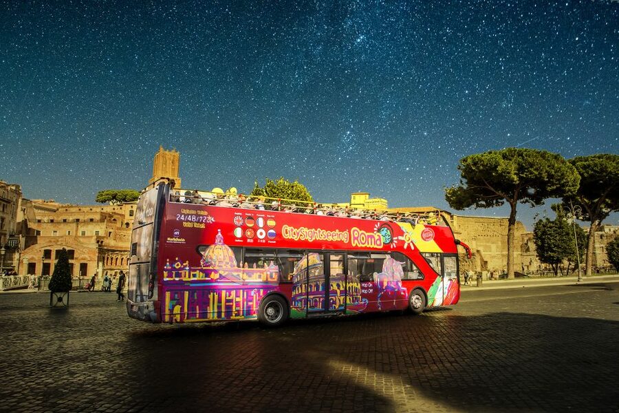 Rome: City Highlights Open-Top Bus Night Tour - Audio headphones, 8 languages, and the limits of pre-recorded narration
