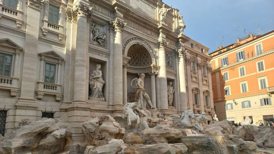 Rome: City Highlights Tour by Electric Golf Cart - Rolling in to the Colosseum, what you see from the outside