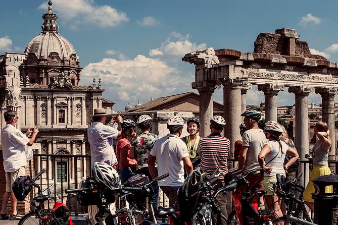 Rome City Small Group Bike Tour with quality Cannondale EBike - Stop 3: Trevi Fountain With Real Time for Photos
