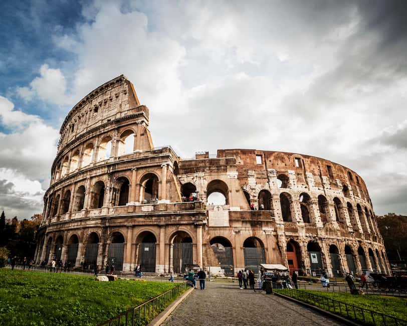 Rome: Colosseum Arena Floor, Roman Forum & Palatine Tour - Skip-the-line entry and headsets that keep you together