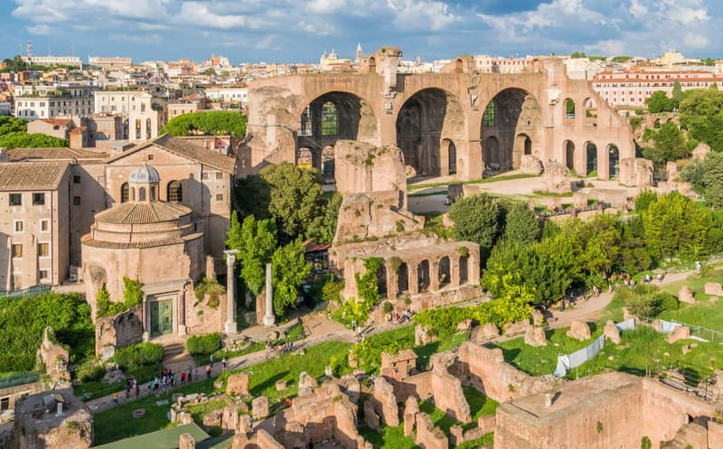 Rome: Colosseum Arena Guided Tour, Forum & Palatine Option - Inside the Colosseum: Panoramic Photos and the Big Picture