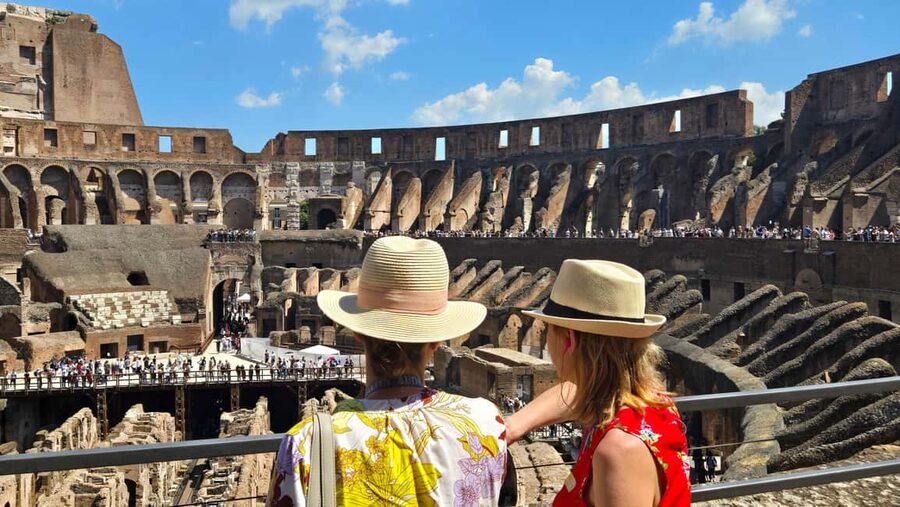 Rome: Colosseum Express Tour and Roman Forum Access - A fast, guided start at the Colosseum