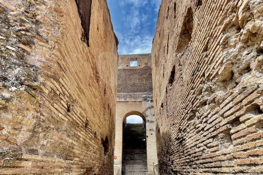 Rome: Colosseum Guided Tour with Entry Tickets - First Impressions Matter: Meeting at Via del Colosseo 41