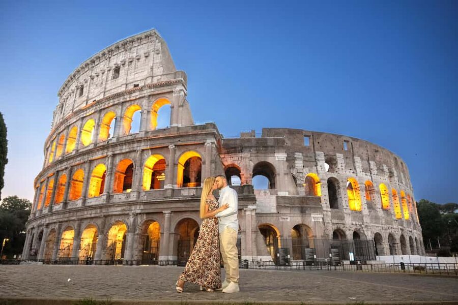 Rome: Colosseum Private Photoshoot - Photo delivery: unedited keepsakes plus edited favorites