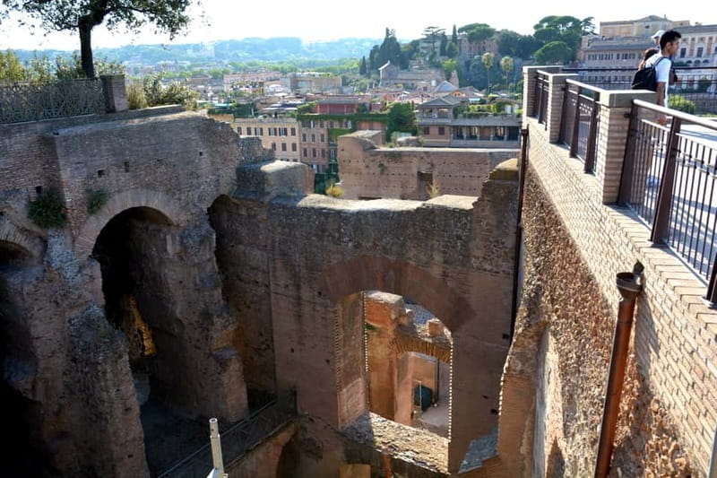 Rome: Colosseum & Roman Forum Guided Tour - What the Best Guides Seem to Do Differently