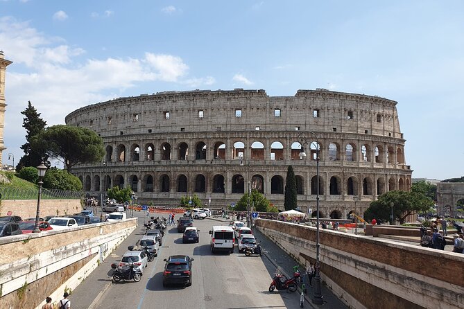 Rome: Colosseum, Roman Forum & Palatine Hill Experience - Headphones, Languages, and the Small-Group Advantage