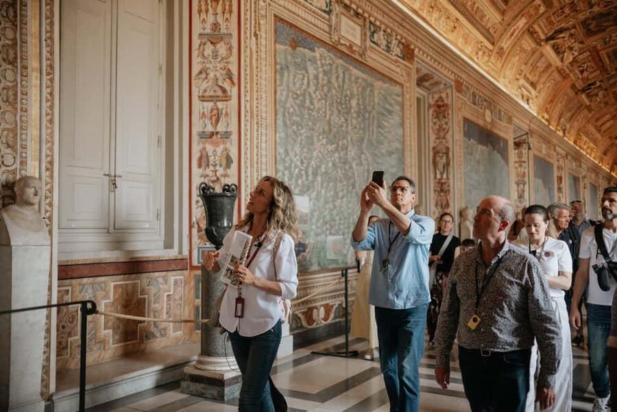 Rome: Colosseum, Vatican Museums & Historic Center in a Day - Piazza Navona start, then Trevi and Piazza Venezia