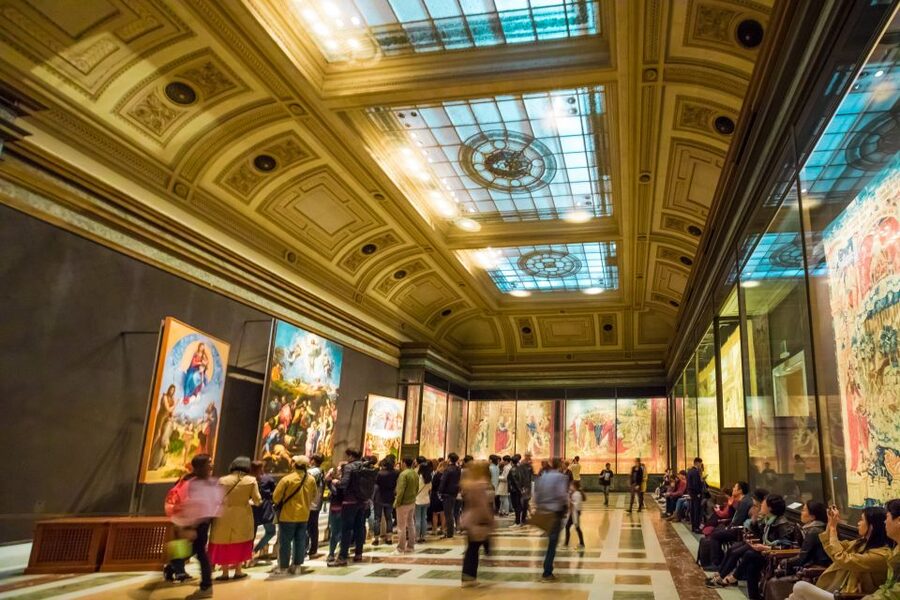 Rome: Early-Entry Vatican Museums & Sistine Chapel Tour - Guides, headsets, and why the stories stick