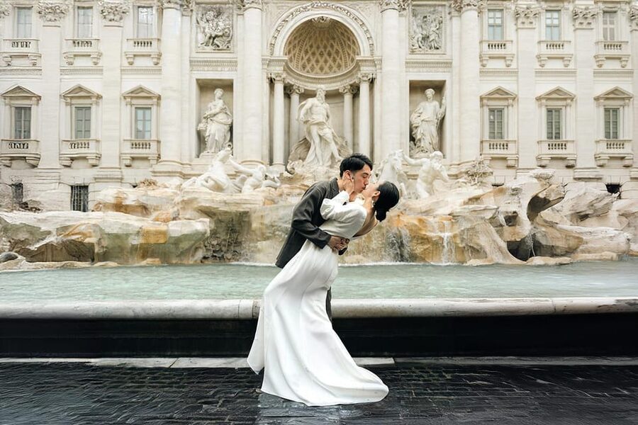 Rome: Early Morning Private Photoshoot at Iconic Landmarks - Trevi Fountain in Soft Light, Including the Monday and Friday Cleanup Detail