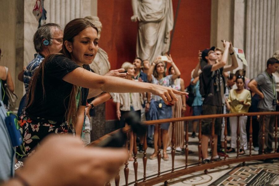 Rome: Early-Morning Vatican Museums and Sistine Chapel Tour - Sistine Chapel: how the handout turns looking into understanding