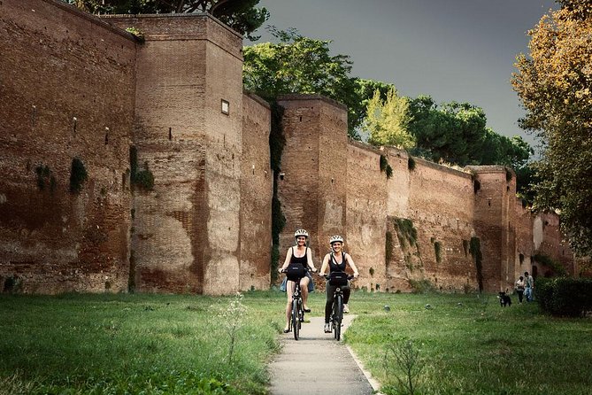 Rome EBike Tour: Appian Way, Catacombs & Roman Aqueducts - Meet-up at Via Labicana and how the Cannondale e-bikes make it doable