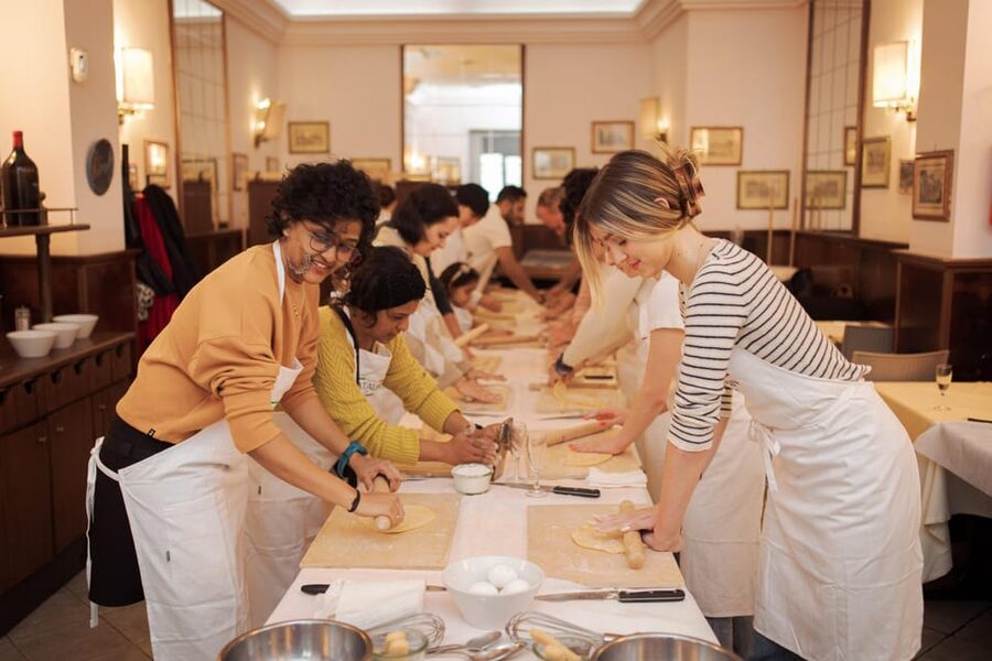 Rome: Fettuccine Pasta Cooking Class in Rome's City Center - Meeting at Ristorante Tucci and what to do when you arrive